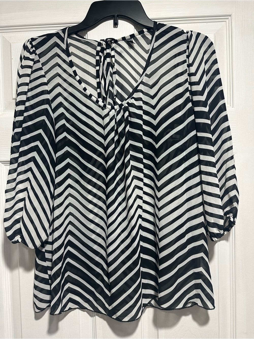 Liz Claiborne Black and White Chevron Tie-Front Blouse size L